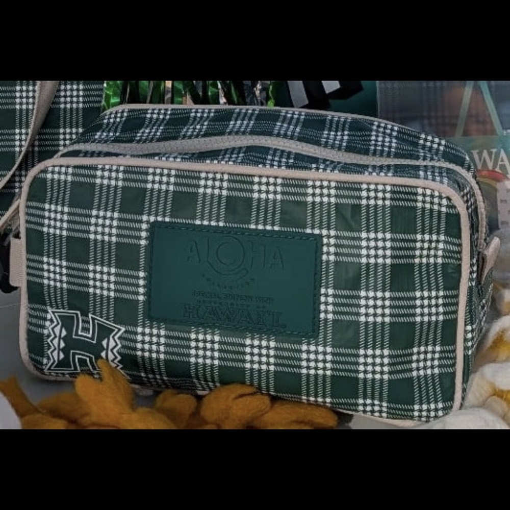 ALOHA Collection University of Hawaii Dopp Bag
